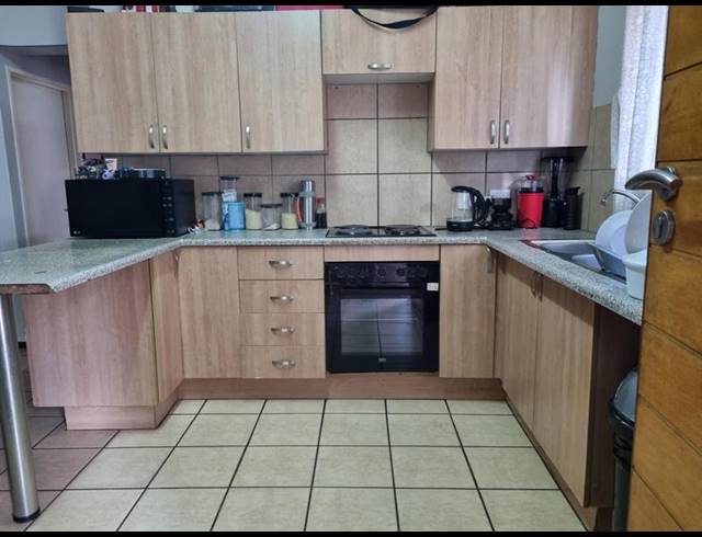 2 BEDROOM APARTMENT FOR SALE IN RANDBURG CENTRAL